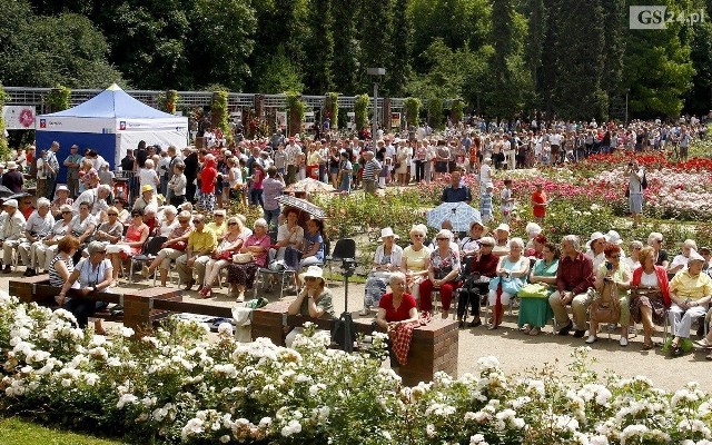 Różany Ogród Sztuki30 czerwca, niedzielagodz. 12.00Koncert kwartetu smyczkowego String Girls Band pt. Cztery pory roku, ilustrujący muzycznie każdą z pór roku w muzyce klasycznej. godz. 11.00 – 14.00Warsztaty w ramach projektów: Polska - znaki szczególne i Po polskich dróżkachgodz.13.00-14.00Wiolin i cztery pory roku.