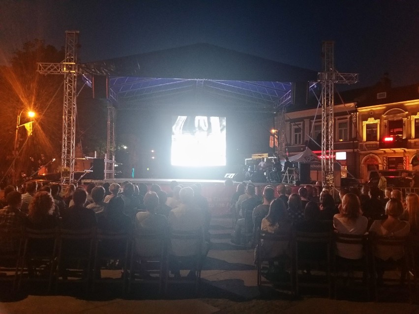 Nieme filmy z muzyką na żywo na Rynku w Kielcach 