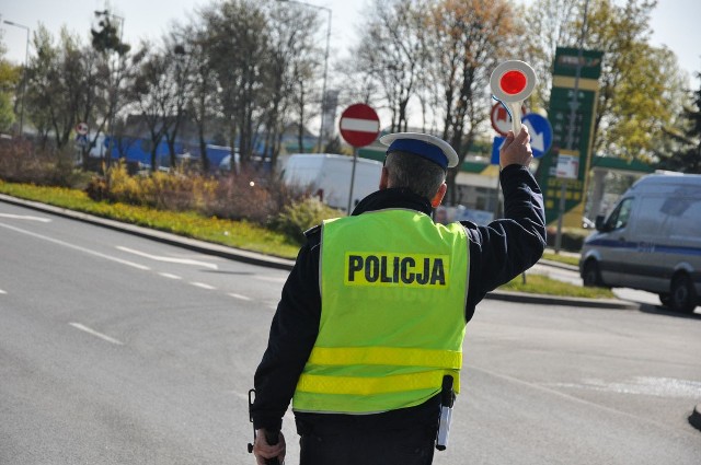 Wzrasta liczba wykroczeń i wypadków drogowych poza terenem zabudowanym