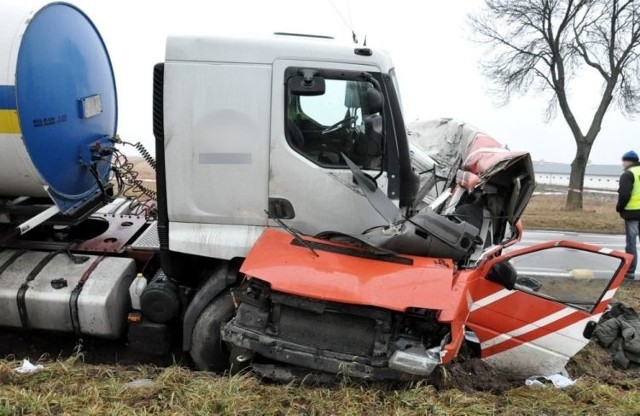 Wypadek busa przyniósł śmierć 36-letniego kierowcy