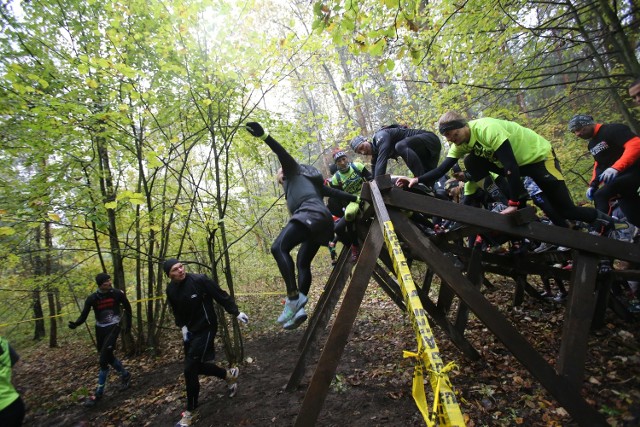 Fatalna pogoda i ekstremalne warunki - tak najkrócej można scharakteryzować weekendową edycję Runmagedonu - ekstremalnego biegu przełajowego z nietypowymi przeszkodami - zorganizowanego na Pustyni Błędowskiej. Zobaczcie z czym musieli się zmierzyć biegacze.