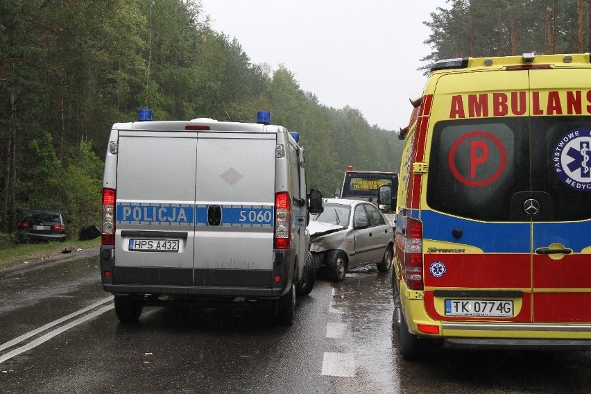 Wypadek w Marzyszu. Kierowcy ranni po czołowym zderzeniu 