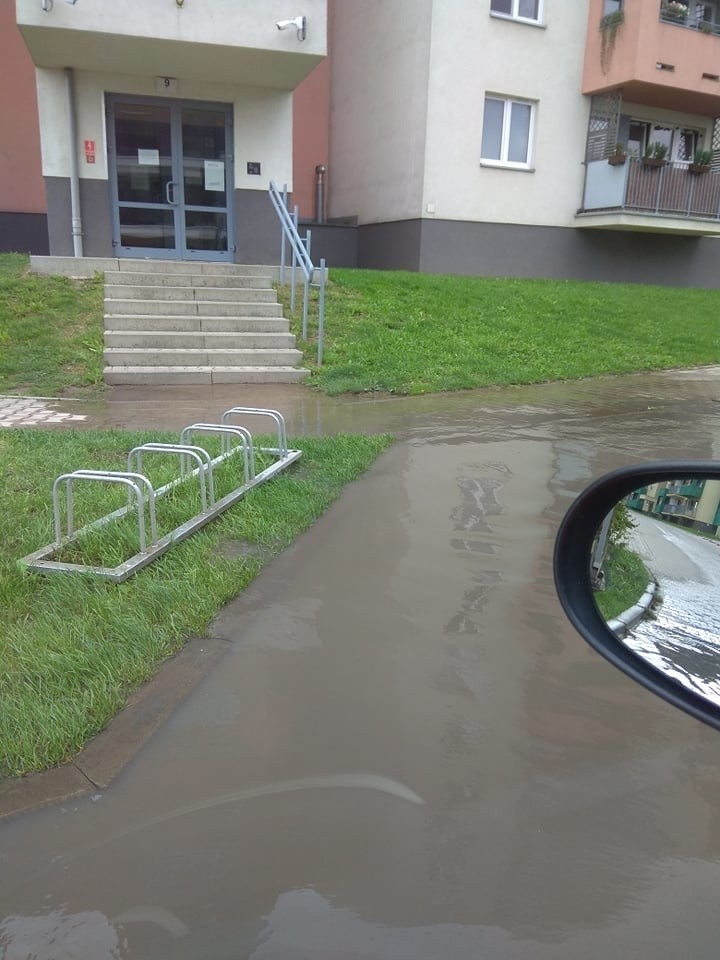 Kraków. Deweloper sprzedał mieszkania bez przebudowania drogi i kanalizacji 