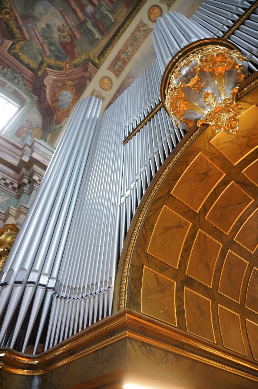 Organistą w katedrze jest Stanisław Maryjewski. Możliwość...