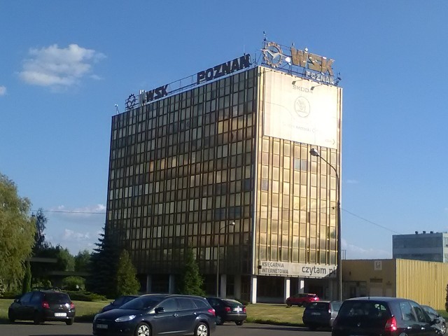 To już przesądzone. Zniknie jeden z symboli PRL-u w Poznaniu. Jak ustalił portal, epoznan.pl, złoty wieżowiec, znajdujący się przy ul. Unii Lubelskiej, pójdzie do rozbiórki. W tej chwili budynek jest opróżniany.