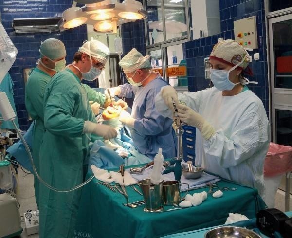 OCR w Korfantowie specjalizuje się w operacjach ortopedycznych, głównie wszczepianiu implantów