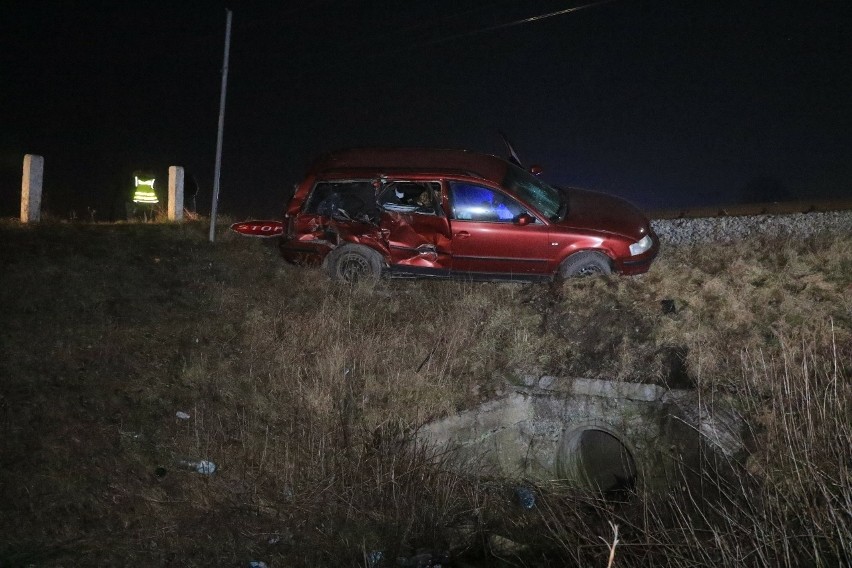 Wypadek Ukraińca na przejeździe kolejowym. Wjechał pod lokomotywę w pobliżu Wrocławia (ZDJĘCIA)