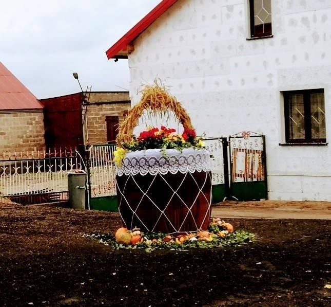 W Opatowicach w gminie Radziejów były dożynki - zapraszały na nie "witacze" - niezwykle pomysłowe, pełne humoru