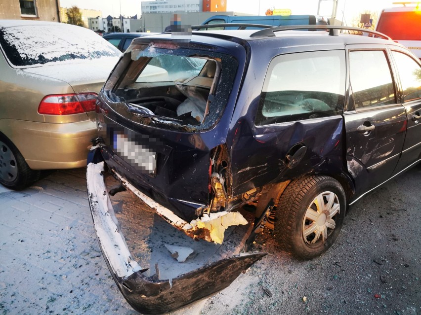 Wypadek na ulicy Kwiatkowskiego w Koszalinie. Cztery auta rozbite [ZDJĘCIA]