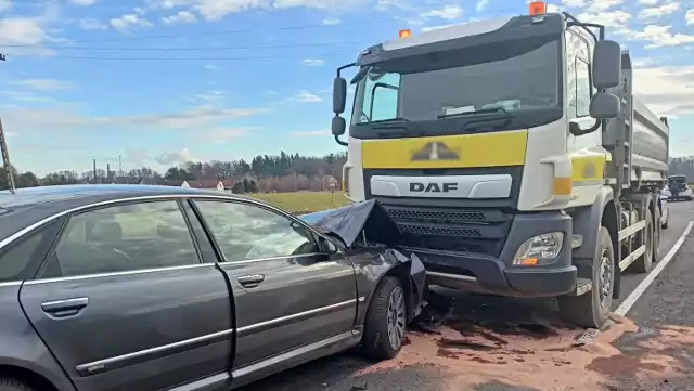 Co ciekawe, trasa w tym miejscu została otwarta zaledwie 22 grudnia. Wcześniej od 9 marca fragment drogi od wjazdu do Zdzieszowic do skrzyżowania przy stacji Orlen był w remoncie. Oprócz kilometrowego odcinka drogi, wybudowano również rondo na wspomnianym wyżej skrzyżowaniu.