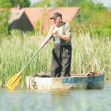 Marian Czyżewski najbardziej kocha swój staw. Zawsze pragnął mieszkać nad wodą. Udało się...