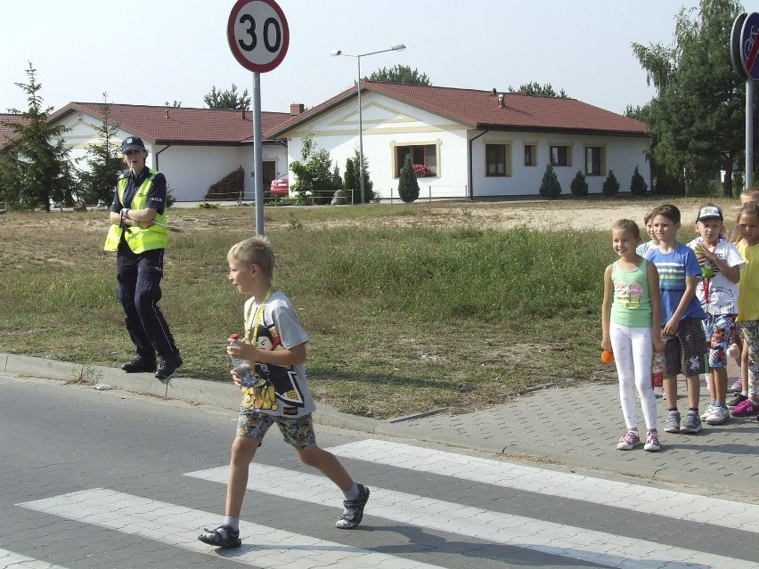 Uczniowie z Solca Kujawskiego uczyli się przechodzenia przez jezdnię