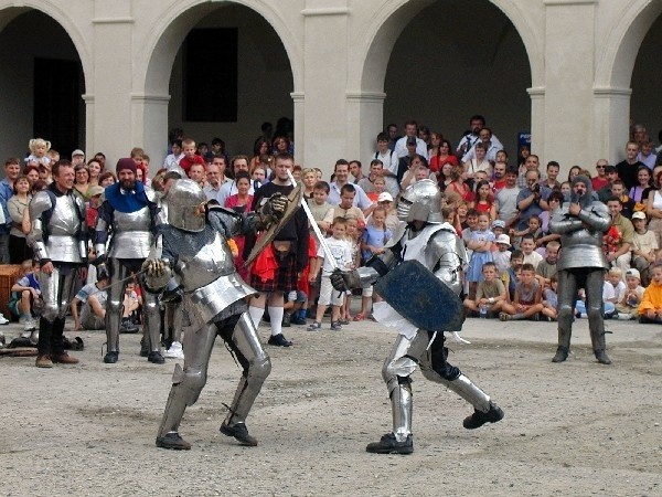 Coroczny turniej rycerski w Krasiczynie zawsze gromadzi tłumy widzów.