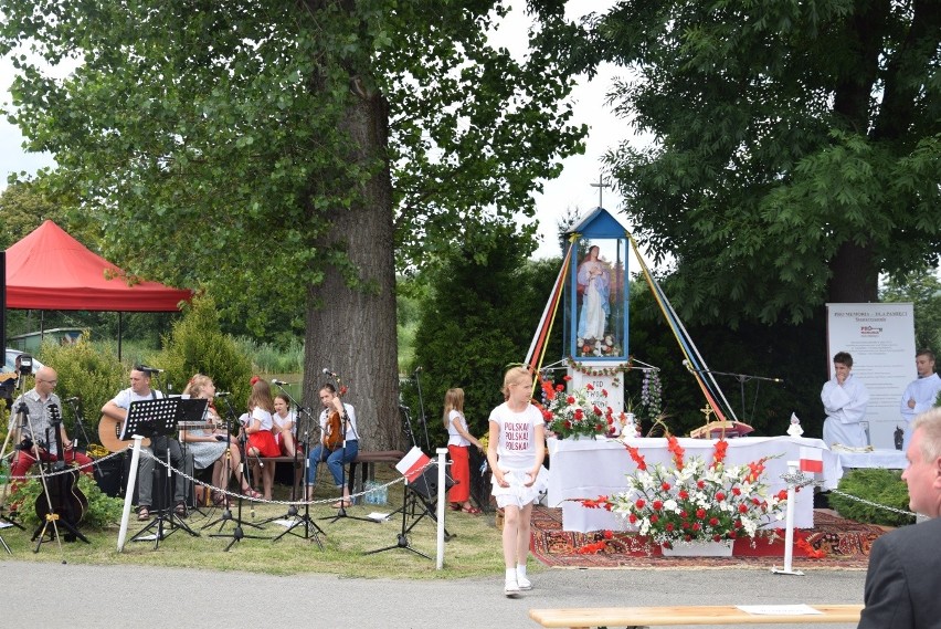 Mieszkańcy uhonorowali 11 chłopów z Masłomiącej zamordowanych w obozie Gross-Rosen [ZDJĘCIA]