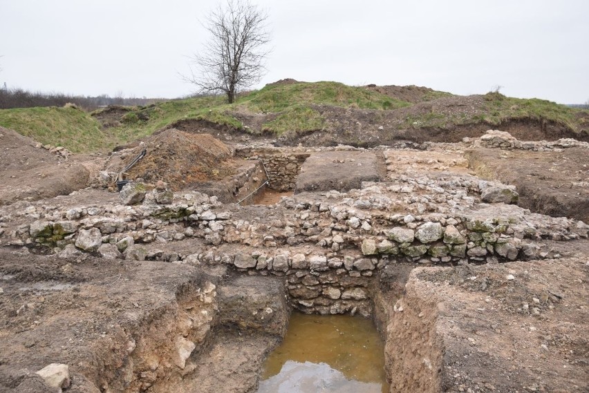 W Koziegłowach był zamek z czasów Bolesława Krzywoustego. Odkrycie archeologów. Możecie to zobaczyć