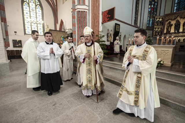 Dziś w samo południe Stolica Apostolska poinformowała, że Papież Franciszek przyjął rezygnację bp. Edwarda Dajczaka z urzędu biskupa diecezjalnego. Na czele diecezji koszalińsko – kołobrzeskiej stanął biskup Zbigniew Zieliński.