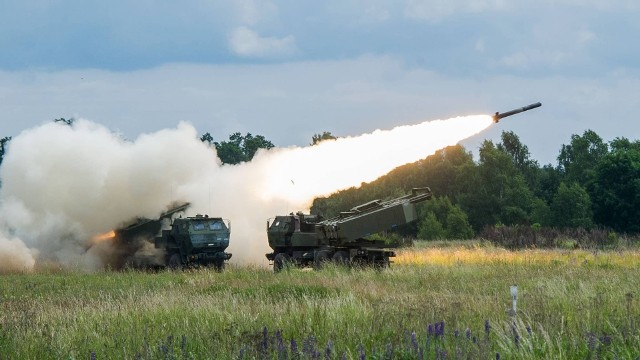 W kolejnym pakiecie pomocy wojskowej ma znaleźć się m.in. amunicja do artylerii rakietowej HIMARS