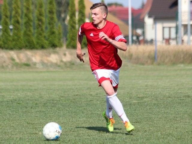 Kamil Dzwonkowski zdobył drugą bramkę dla Troszyna w starciu w Karniewie.