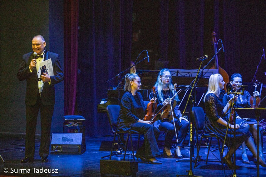 Grali argentyńskie tanga, ale nie do tańca. Koncert Orkiestry Camerata Stargard z solistą Wiesławem Prządką na akordeonie i bandoneonie