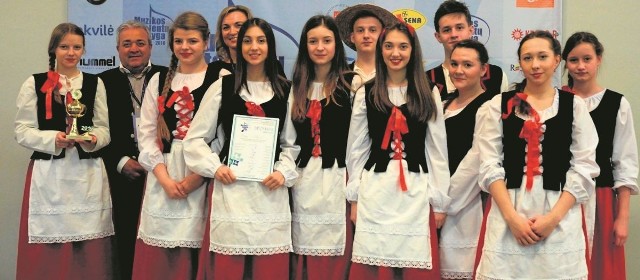 Tak prezentował się buski zespół regionalny Zlepce na Lidze Talentów 2016 w Wilnie. Nasza ekipa wróciła z zaproszeniem... do Bułgarii!