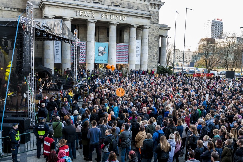 Strajk nauczycieli 2019. Warszawa: Artyści dla nauczycieli...