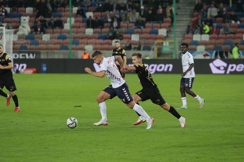 Jesienią Górnik Zabrze zremisował z Zagłębiem Lubin 0:0,...