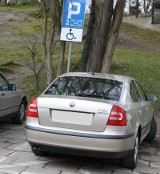 Słupski poseł zaparkował na miejscu dla niepełnosprawnych