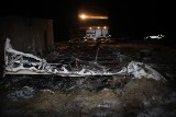 W spalonej przyczepie campingowej strażacy znaleźli nadpalone zwłoki mężczyzny