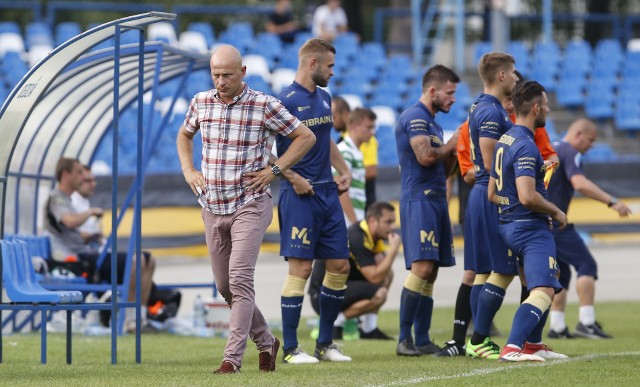 Trener Stali Rzeszów, Janusz Niedźwiedź nie mógł mieć wesołej miny po meczu ze Spartakusem Daleszyce