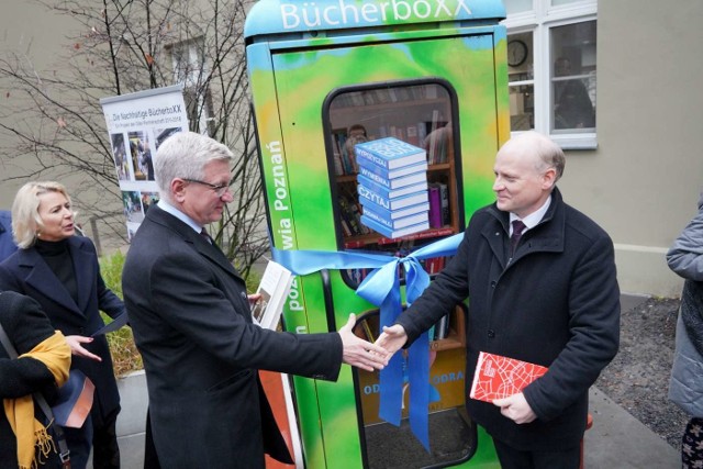 BiblioboXX – mobilną, polsko-niemiecką bibliotekę uliczną, mieszczącą się w budce telefonicznej otworzyli w czwartek Jacek Jaśkowiak, prezydent Poznania oraz Gerry Woop, sekretarz stanu landu Berlin do spraw Europy