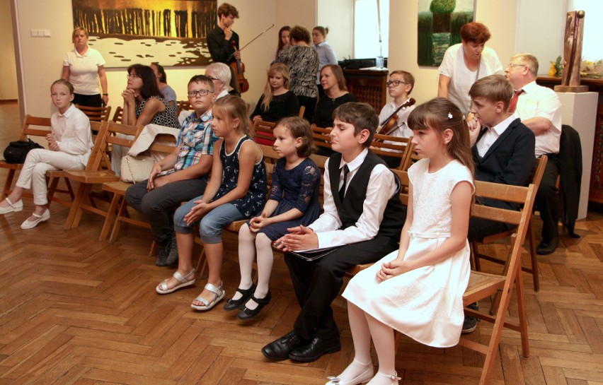 Najzdolniejsi uczniowie Państwowej Szkoły Muzycznej w Grudziądzu koncertowali w muzeum [zdjęcia]