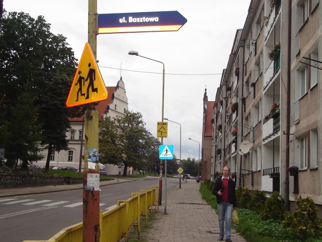 Niebawem wszystkie tabliczki z nazwami ulic mają nam przypominać, że jesteśmy w Stargardzie Szczecińskim. A może lepiej byłoby zaznaczyć, w jakim rejonie miasta jest ulica Basztowa?