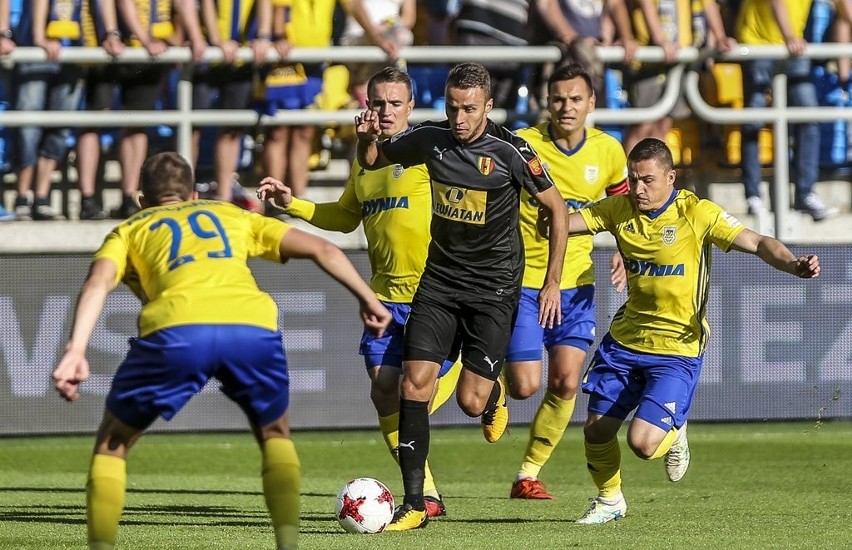 Arka Gdynia - Korona Kielce: Żółto-niebiescy powstali z kolan