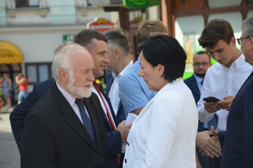 Wybory parlamentarne 2019. Tarnów. Kandydaci PiS na jesienne wybory przedstawili się mieszkańcom [ZDJĘCIA]