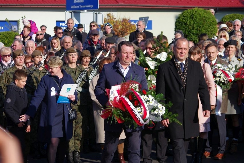 Święto Niepodległości w Tarnobrzegu. Odsłonięto pomnik Józefa Piłsudskiego [ZDJĘCIA]