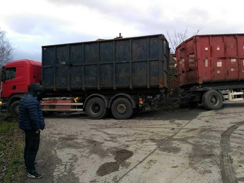 Wadowice, Kęty. Co za dzień! Tiry zaklinowały się na miejskich ulicach. Zobacz zdjęcia