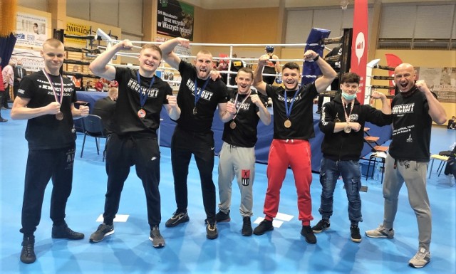 Kickboxerzy z zielonogórskiej Akademii Sportów Walki Knockout mają za sobą pierwsze sukcesy w 2021 roku.