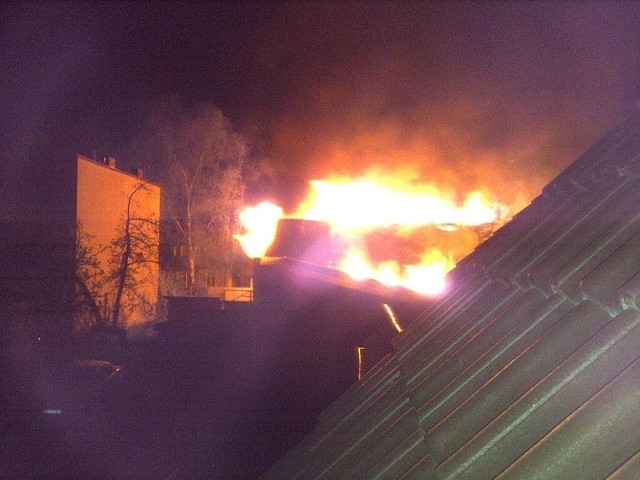 Pożar doszczętnie strawił budynek przy Wiktorii na Bojarach