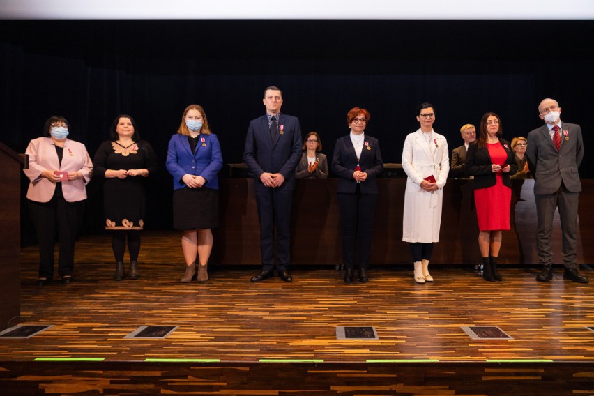 Pracownicy Uniwersytetu w Białymstoku zostali uhonorowani odznaczeniami państwowymi (zdjęcia)