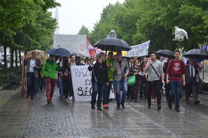 Częstochowa: Protest w obronie I Liceum Ogólnokształcącego...