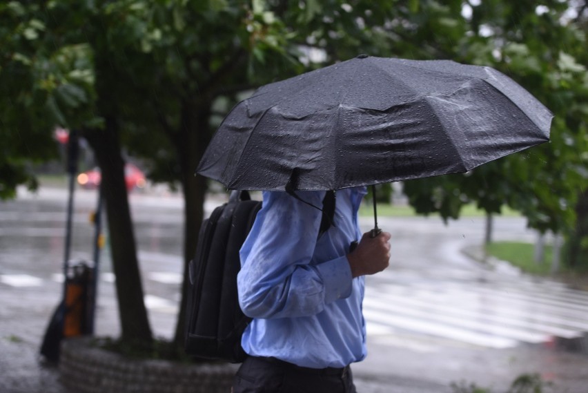 Jak informują synoptycy z IMGW, w piątek dostaniemy się pod...