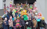 Uczniowie szkoły w Wielgusie radośnie przywitali wiosnę. Powstały przy tej okazji piękne prace plastyczne kraobrazu. Zobaczcie zdjęcia