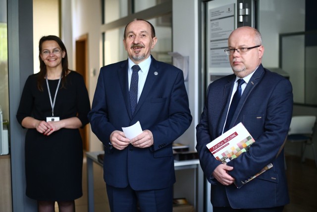 Gości powitał dyrektor radomskiego archiwum, Kazimierz Jaroszek. Obok Anna Jankwoska, kurator wystawy i Ryszard Wojtkowski, zastępca Dyrektora Naczelnego Archiwów Państwowych.