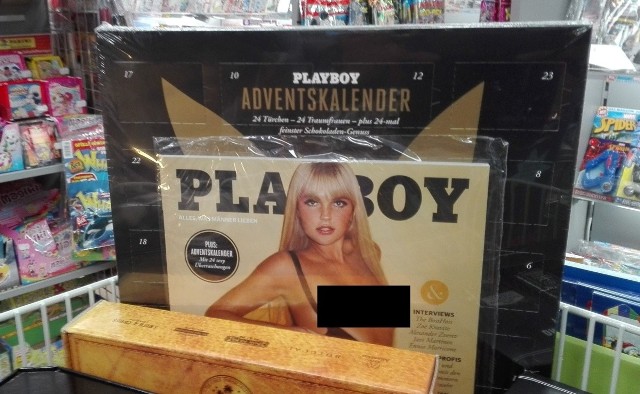 W niemieckich sklepach pojawiły się adwentowe kalendarze.  W tradycję chce się wpisać też magazyn "Playboy"