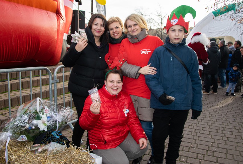 "Choinka Życzeń" w Tarnobrzegu. Od piątku licytacja, w niedzielę kwesta sianka. Zwycięzca wygra obiad z Mietkiem Szcześniakiem i nie tylko  