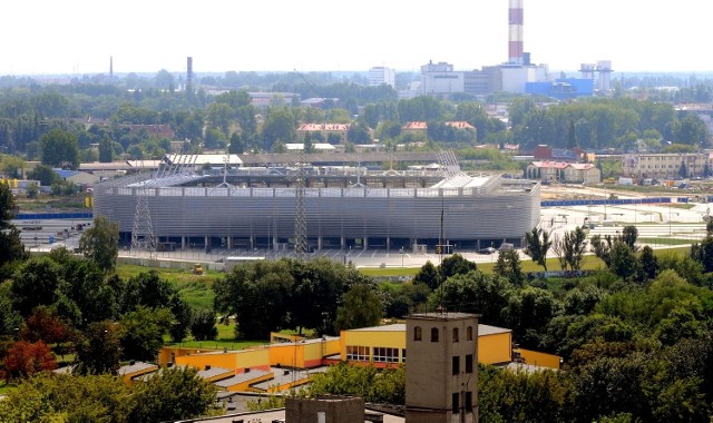 Koszt budowy stadionu wraz m.in. z drogami dojazdowymi sięgnął prawie 200 mln zł.