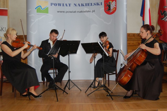 Galę wręczenia nagród uświetnił koncertem kwartet Kujawsko-Pomorskiego Stowarzyszenia "Razem możemy więcej&#8221;.