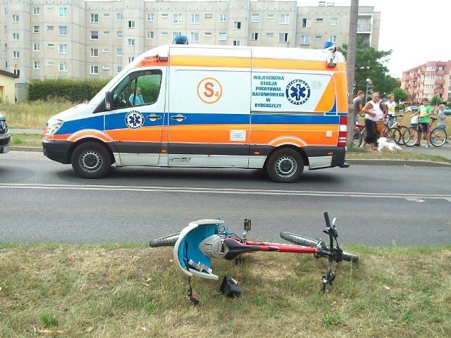 Pieszy i dziewczynka na rowerze zostali ranni w wypadku, do którego doszło dziś na skrzyżowaniu Pelplińskiej i Hieronima Derdowskiego w bydgoskim Fordonie