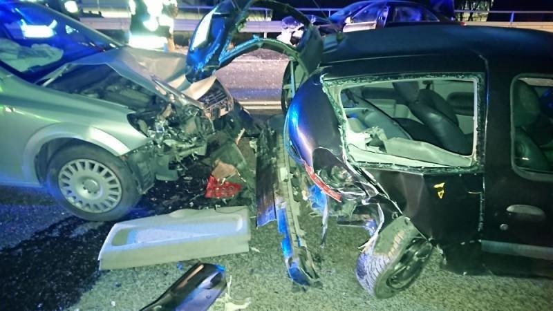 Wypadek na DK 75 w Wielogłowach. Zderzyły się trzy auta. Jedna osoba ranna [ZDJĘCIA]