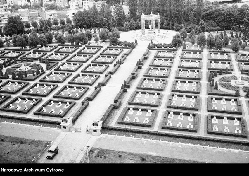 Cmentarz Oficerów Radzieckich - widok z lotu ptaka, 1977 rok